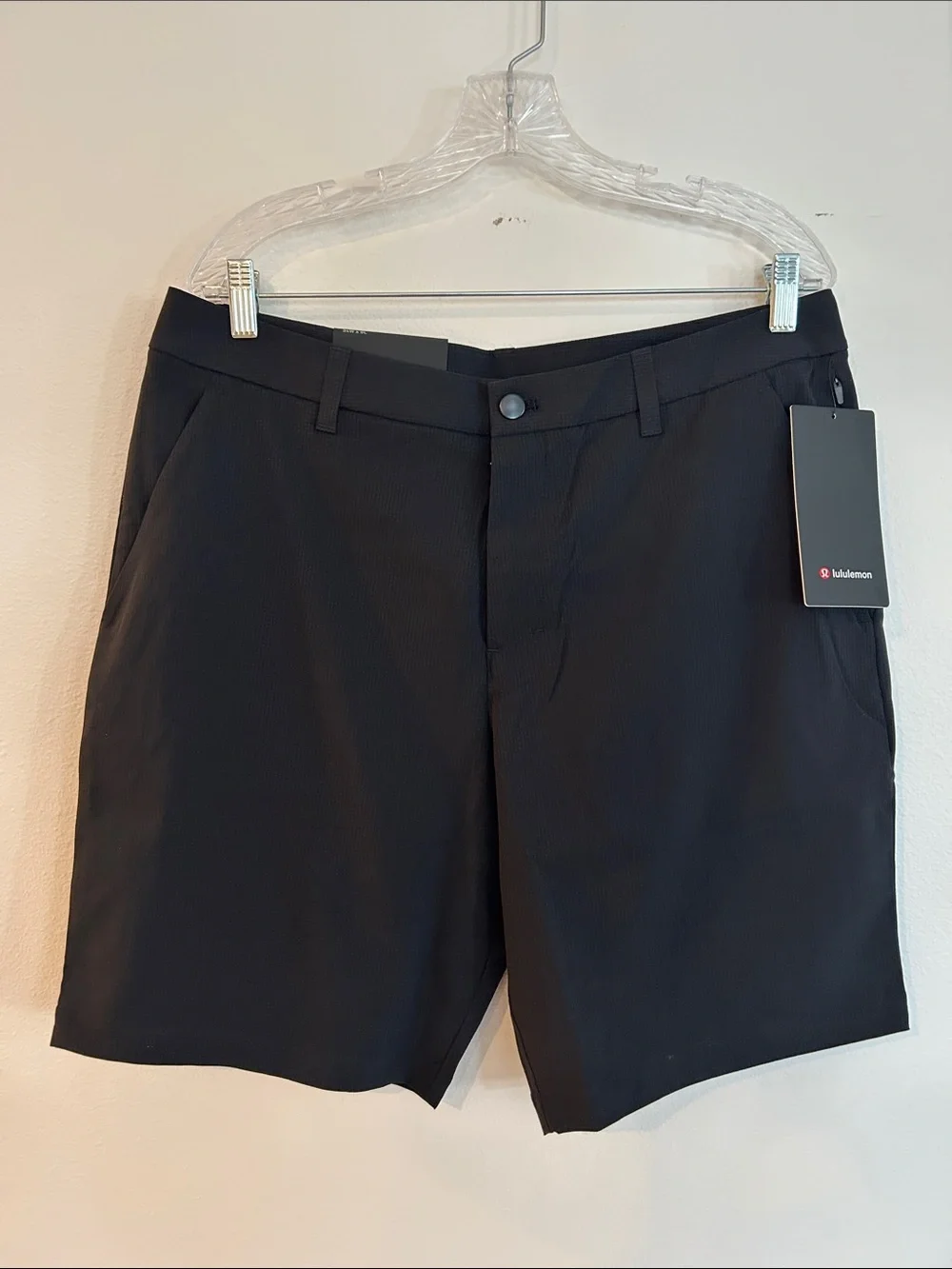 Lululemon Athletica Men’s Black Flat-Front Performance Shorts 34